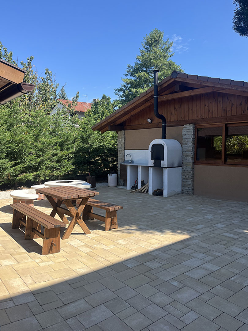 Itt lehet halat pucolni, halászlét főzni, halat sütni, étkezni