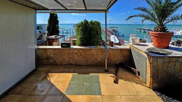 A közvetlen vízparti nyaralóban, sajátjában élvezheti a vízparti élményeket A közvetlen vízparti nyaralóban, sajátjában élvezheti a vízparti élményeket